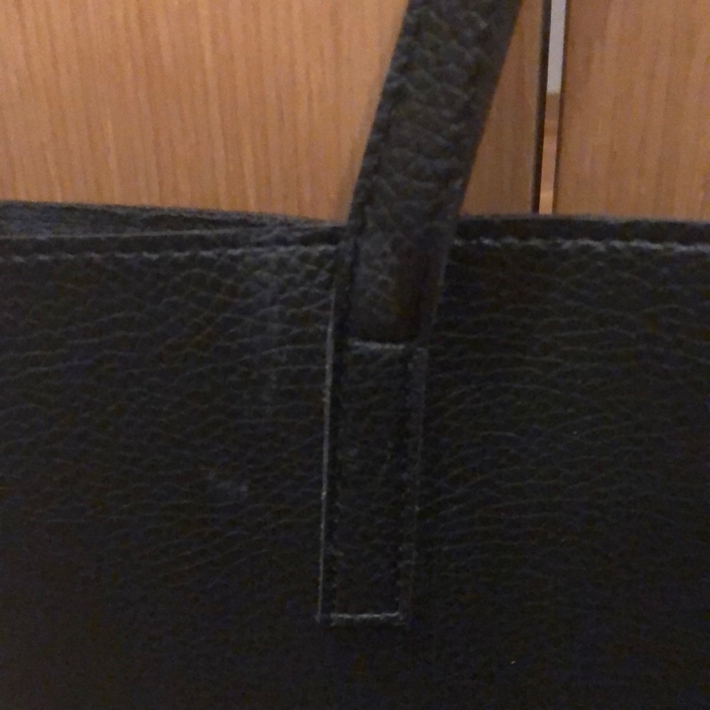 ✔️ Donated Vince Camuto Pebbled Vegan Leather Luck Tote Bag (discount) - Picture 13 of 16